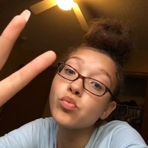 Meet your Posher, Miya